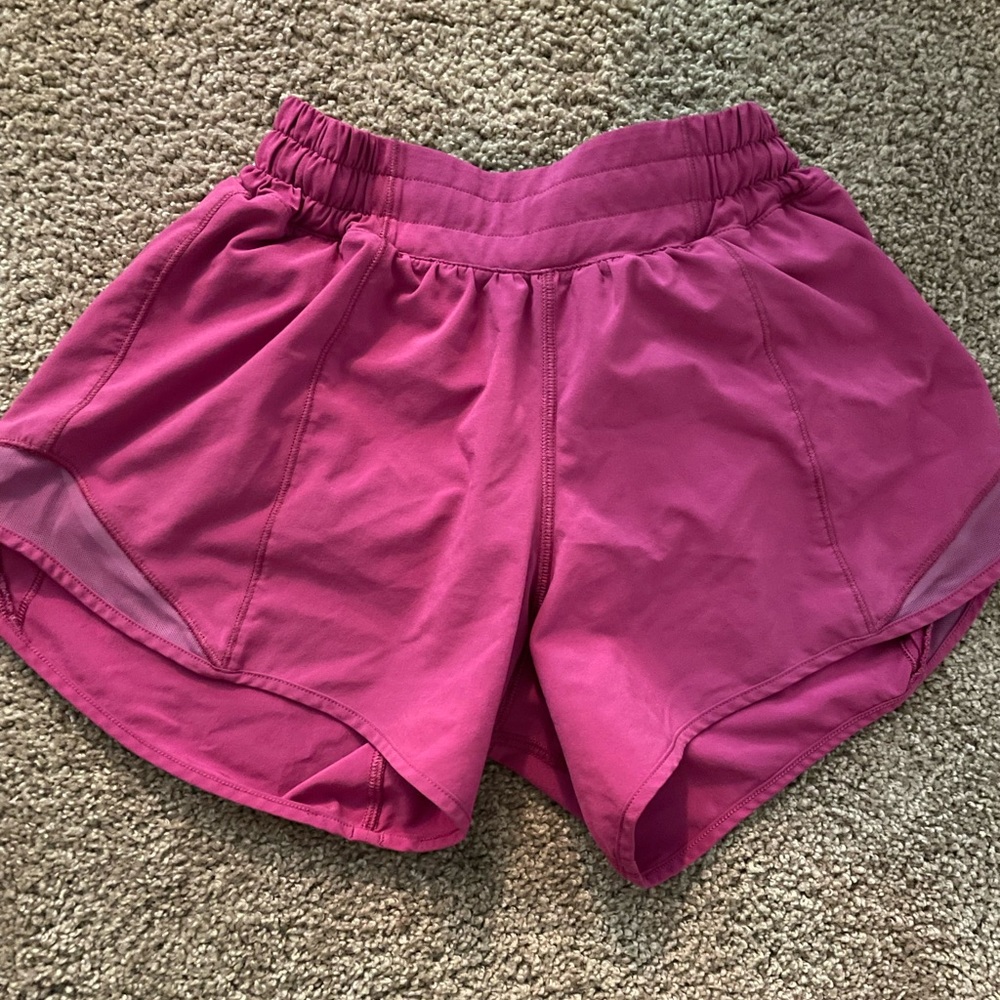 LULULEMON ripened raspberry 2.5 Hotty hots